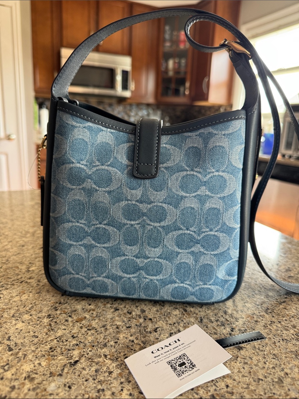 💙Cute Coach Denim Signature Canvas Shoulder Bag in Light Blue with Navy Trim NWT - Picture 5 of 17
